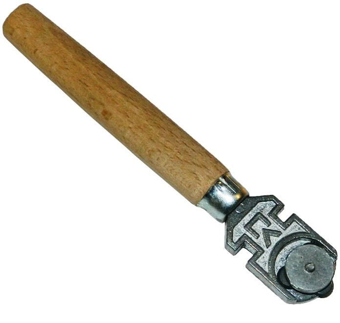 Стеклорез с деревянной ручкой 130 мм.